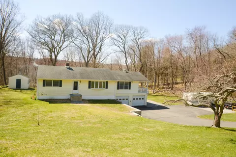 4 Evergreen Rd, Newtown, CT 06482