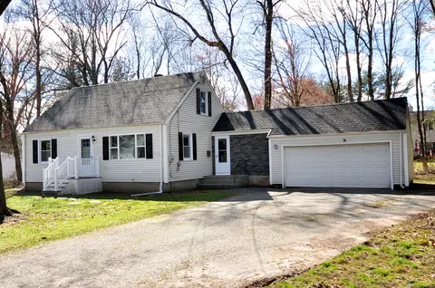 10 Applewood Rd, Bloomfield, CT 06002