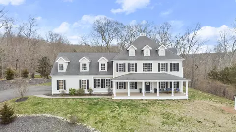 236 Royal Coach Ln, Southbury, CT 06488