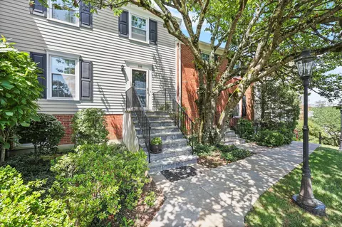 108 Greenwich Hills Dr #108, Greenwich, CT 06831
