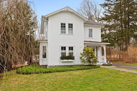 39 Judson Ave, Woodbury, CT 06798