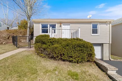 35 Hartman Ave, East Haven, CT 06512