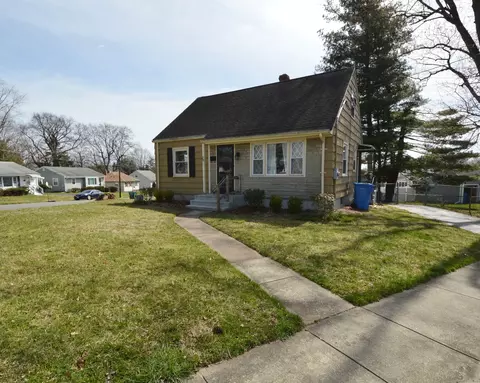 50 Quaker Rd, Hamden, CT 06517