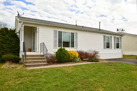 5 Rose Ct, East Windsor, CT 06088