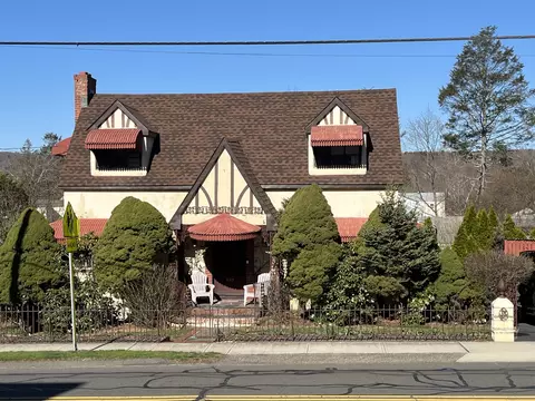 610 Pine Rock Ave, Hamden, CT 06514