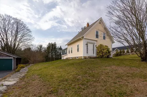 72 Prospect St, Woodstock, CT 06281