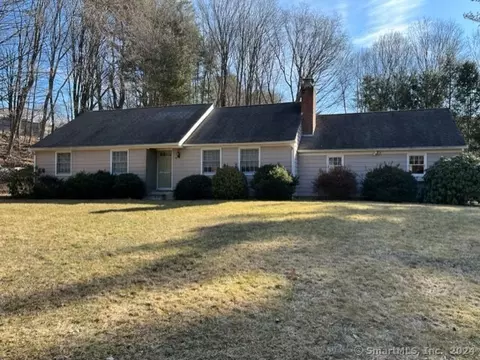 42 Middle Quarter Rd, Woodbury, CT 06798