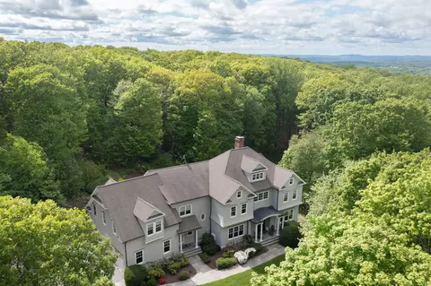 68 Chelsea Pl, Ridgefield, CT 06877