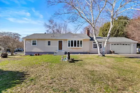5 Brooklawn Ct, Milford, CT 06460