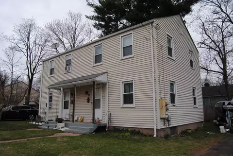 15-17 Hathaway Ln, Manchester, CT 06040