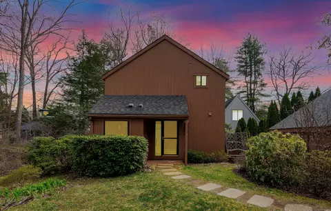 9 Owl Ct #9, Avon, CT 06001