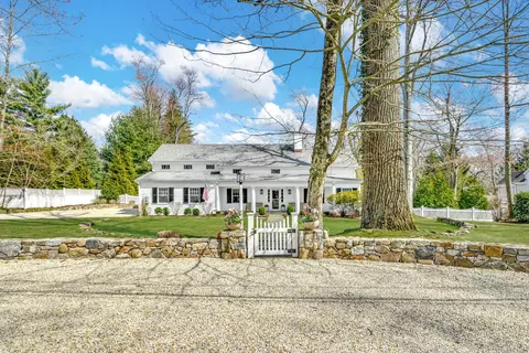 9 Woods End Rd, Darien, CT 06820