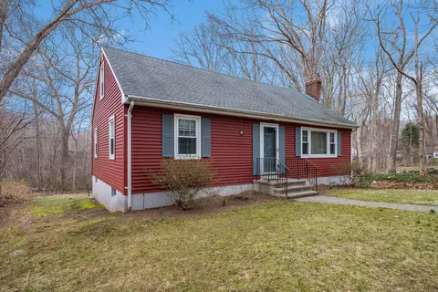 8 Autumn Ln, Clinton, CT 06413