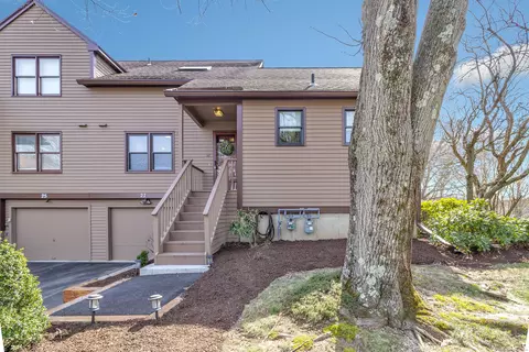 27 Turtlebrook Trl #27, Monroe, CT 06468