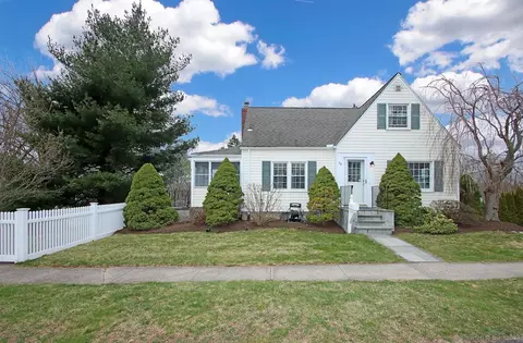 28 Bayard Ave, North Haven, CT 06473