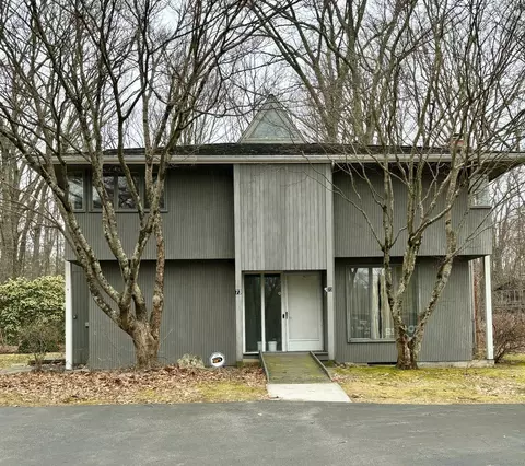 73 Hillyndale Rd, Mansfield, CT 06268