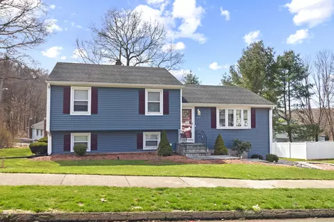 188 Anns Farm Rd, Hamden, CT 06518