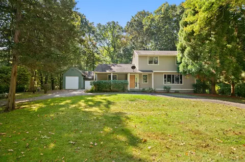 13 Chadwick Dr, Old Lyme, CT 06371