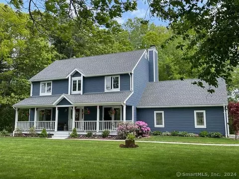 9 Meadowbrook Dr, Manchester, CT 06042