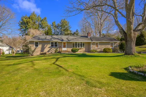 9 Fairview Rd, Woodbridge, CT 06525