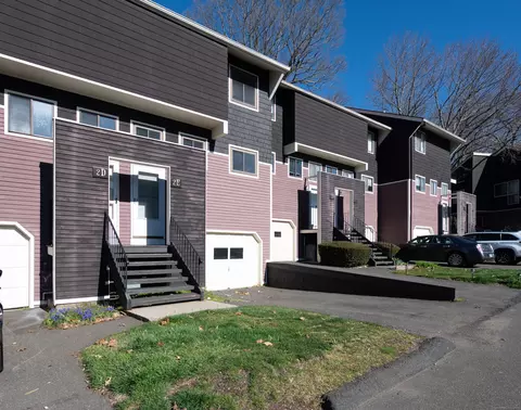 2 Stonegate Cir #E, Branford, CT 06405