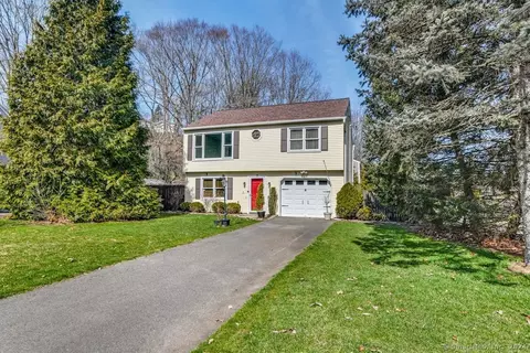 5 Trolley Bridge Rd, Shelton, CT 06484