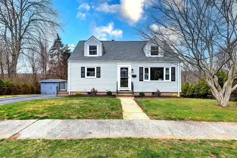 169 Knob Hill Dr, Hamden, CT 06518