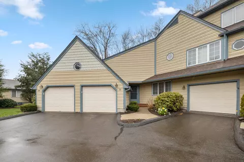 18 L Hermitage Dr #18, Shelton, CT 06484