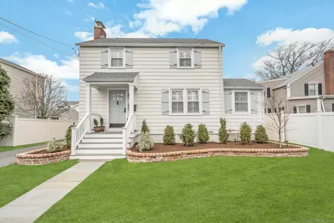 200 Oldfield Rd, Fairfield, CT 06824