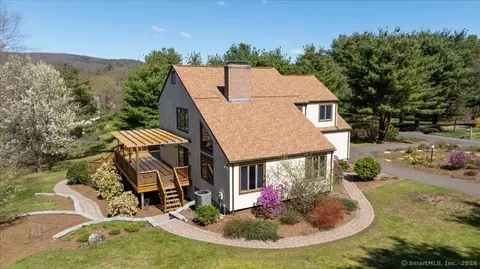 24 Meadow Xing, Simsbury, CT 06070