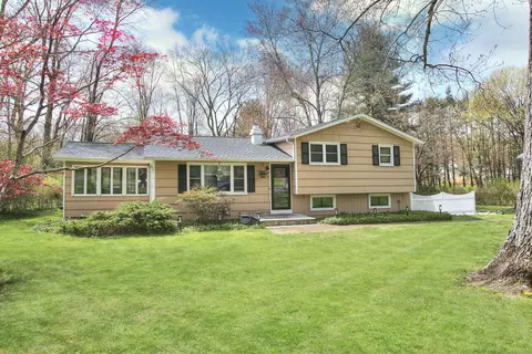34 Wiltan Dr, Monroe, CT 06468