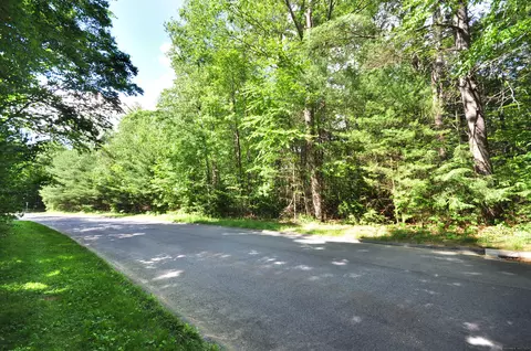 47 Bridle Dr, Barkhamsted, CT 06063