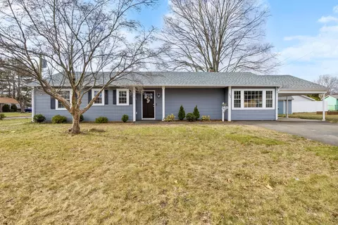 389 Green Manor Ter, Windsor Locks, CT 06096
