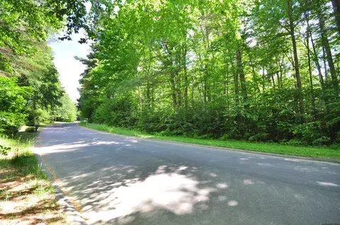 46 Bridle Dr, Barkhamsted, CT 06063
