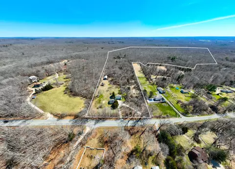 686 Pendleton Hill Rd, North Stonington, CT 06359