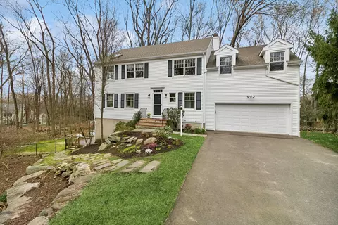 129 Fieldstone Rd, Stamford, CT 06902
