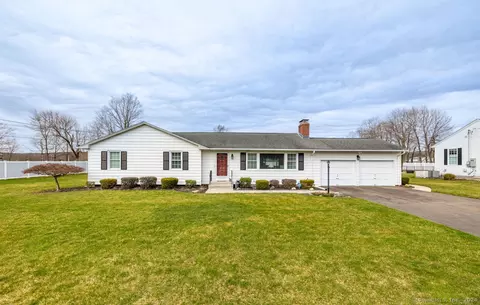 208 Garvin Rd, Hamden, CT 06518