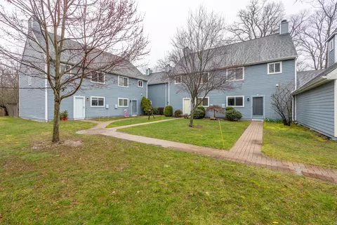 20 Farmington Meadow Dr #20, Farmington, CT 06032