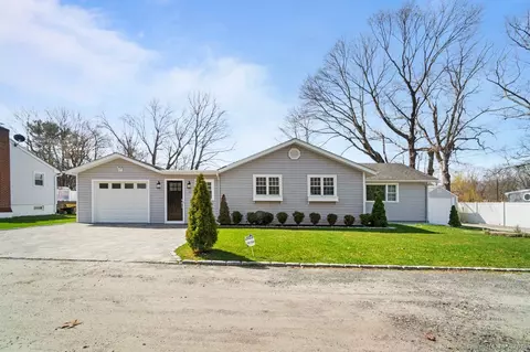 11 Liberty Ln, Clinton, CT 06413
