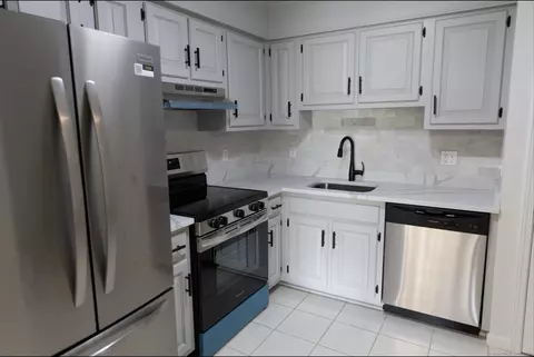 55 Mill Plain Rd #30-20, Danbury, CT 06811