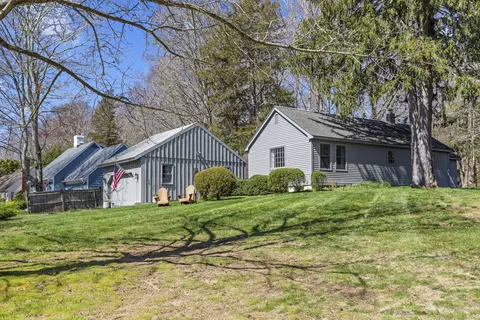 38 Dennison Rd, Essex, CT 06426