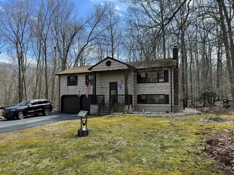 47 Pheasant Run Dr, Ledyard, CT 06335