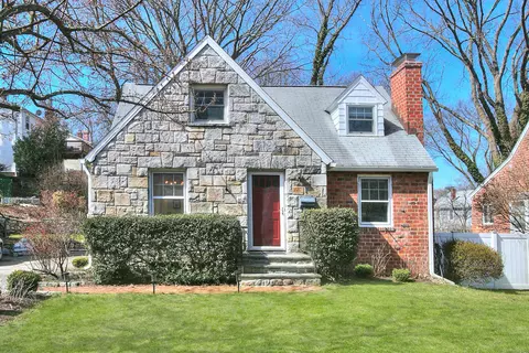 15 Winthrop Ave, Norwalk, CT 06851