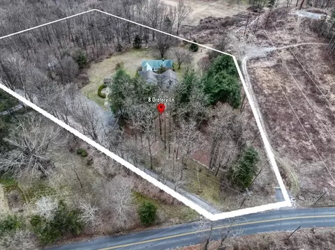 8 Oratory Ln, New Milford, CT 06755