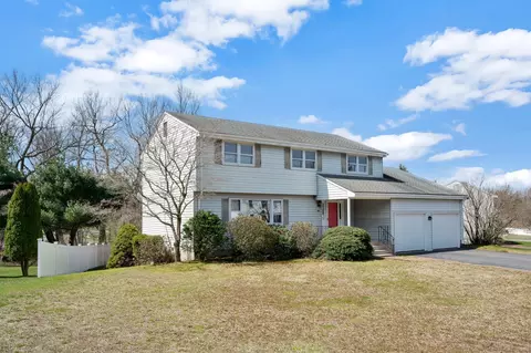 62 Lexington Rd, Glastonbury, CT 06033