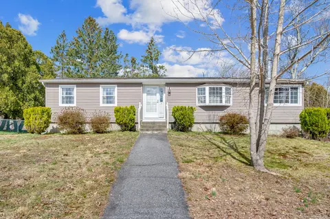 26 Skyview Ter, Groton, CT 06340