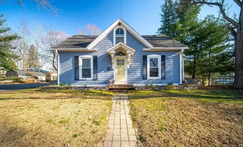 88 Fitch St, North Haven, CT 06473