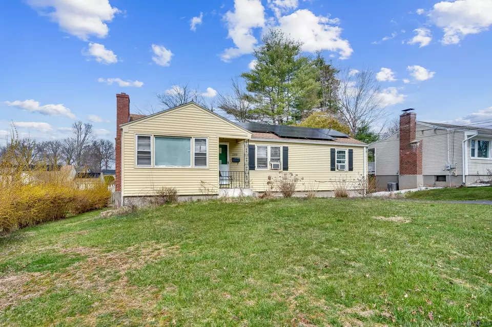 208 Beacon St, Newington, CT 06111 37 Photos Movoto