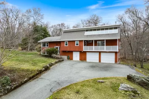 11 Babcock Rd, North Stonington, CT 06359