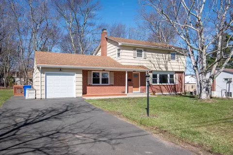 17 Pinney Rd, Bloomfield, CT 06002